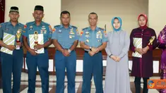 Citizen6, Sidoarjo: Hadir dalam perlombaan MTQ tingkat Brigif-1 Mar Paspers Brigif-1 Mar,Dankima Brigif-1 Mar serta seluruh perwira Brigif-1 Mar dan hadir pula ketua Cabang-2 Pasmar-1 Ny. Amir Faisol. (Pengirim: Budi Abdillah)