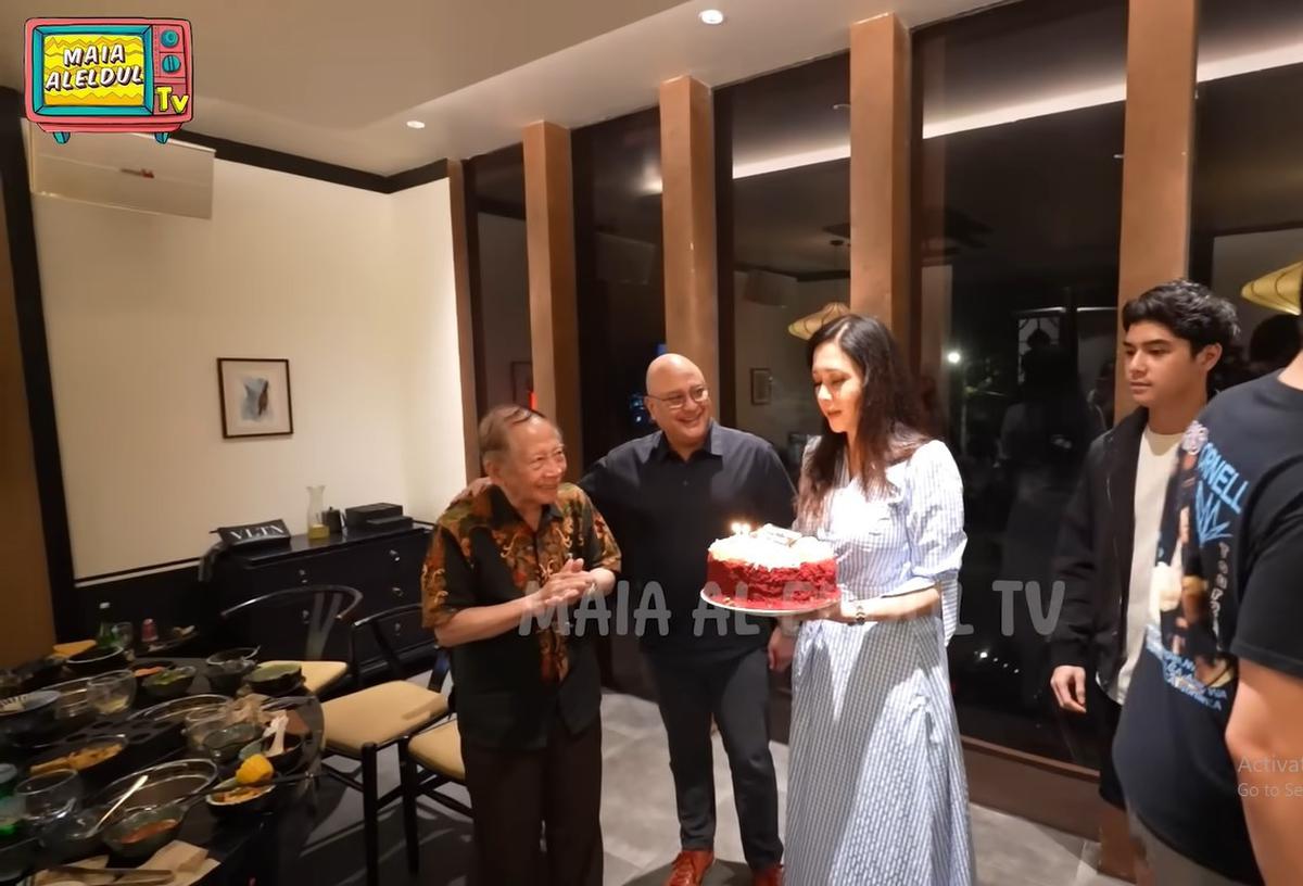 Perayaan Ultah Maia Estianty Dinner Bareng Suami, Orang Tua, Anak dan Calon Mantu yang Cantik-Cantik, Kumpul Semua!