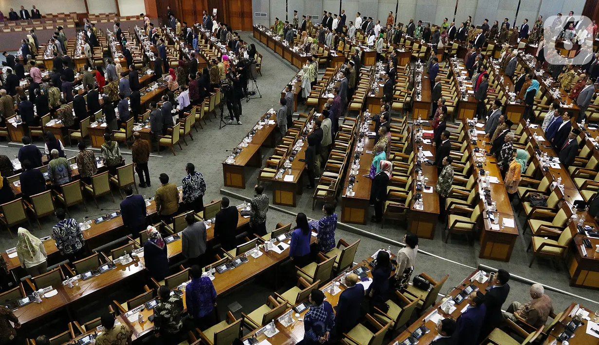 Suasana Sidang Paripurna ke-3 Masa Persidangan I Tahun Sidang 2019-2020, di Kompleks Parlemen, Senayan, Jakarta, Selasa (22/10/2019). Selain membahas surat Presiden tentan pemberhentian Kapolri Tito Karnavian, sidang membahas penetepan jumlah komisi-komisi di DPR RI. (Liputan6.com/Johan Tallo)