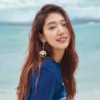 Terkenal sebagai aktris dan aktor di film atau drama romantis masa kini. Siapa yang sangka 7 selebriti ini ternyata mantan aktor atau aktris cilik? (soompi)