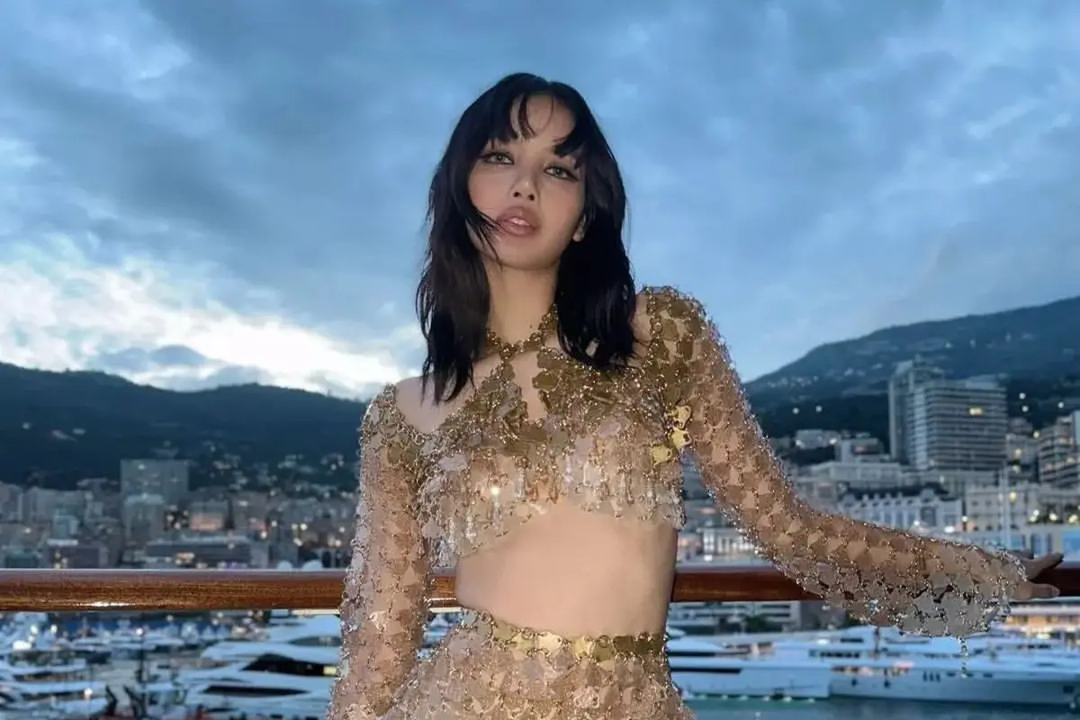 Pakai Outfit Daur Ulang Tutup Botol, Lisa BLACKPINK Tetap Tenteng Tas Puluhan Juta Saat Nonton F1 di Monaco
