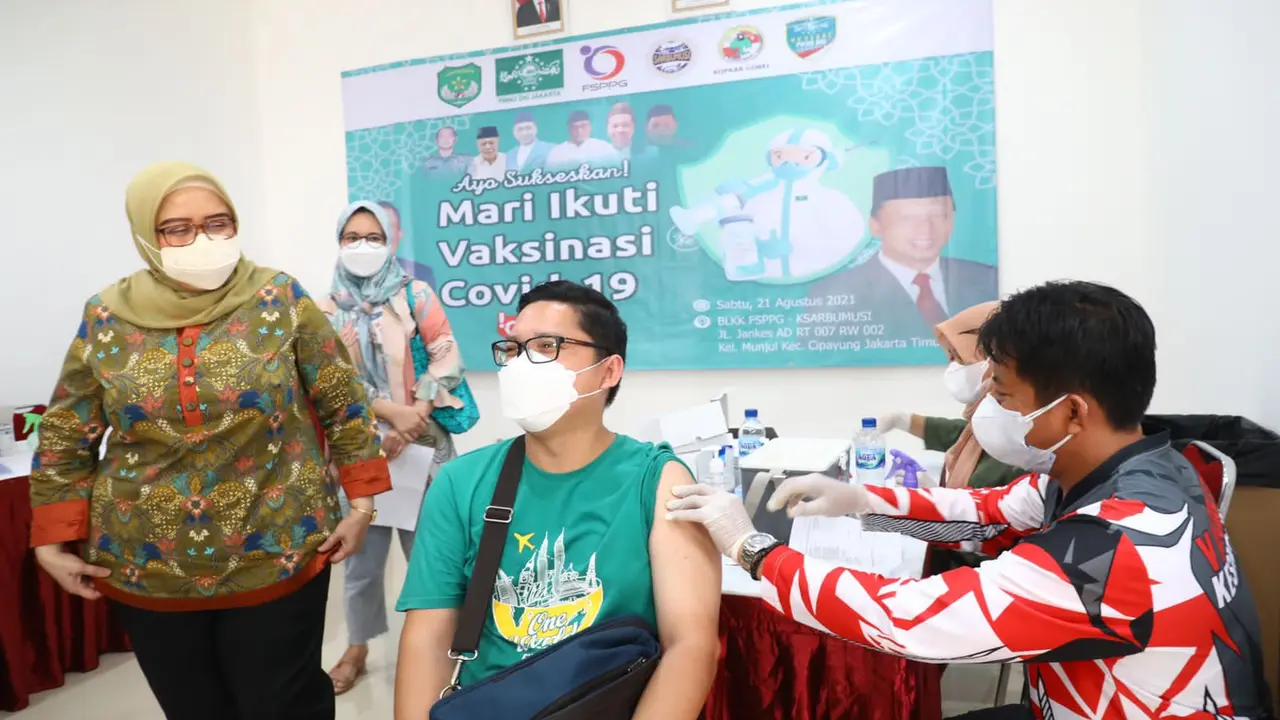 Kemnaker dan FSPPG Adakan Vaksinasi COVID-19 Bagi Keluarga Pekerja