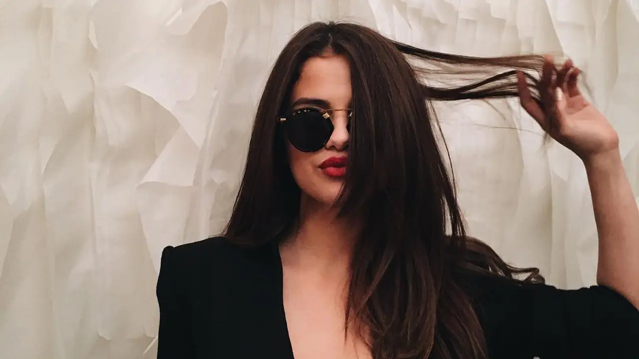 [Bintang] Awalnya Disney Sweetheart, Kini Selena Gomez Cantik Memesona dengan Dandanan yang Mature