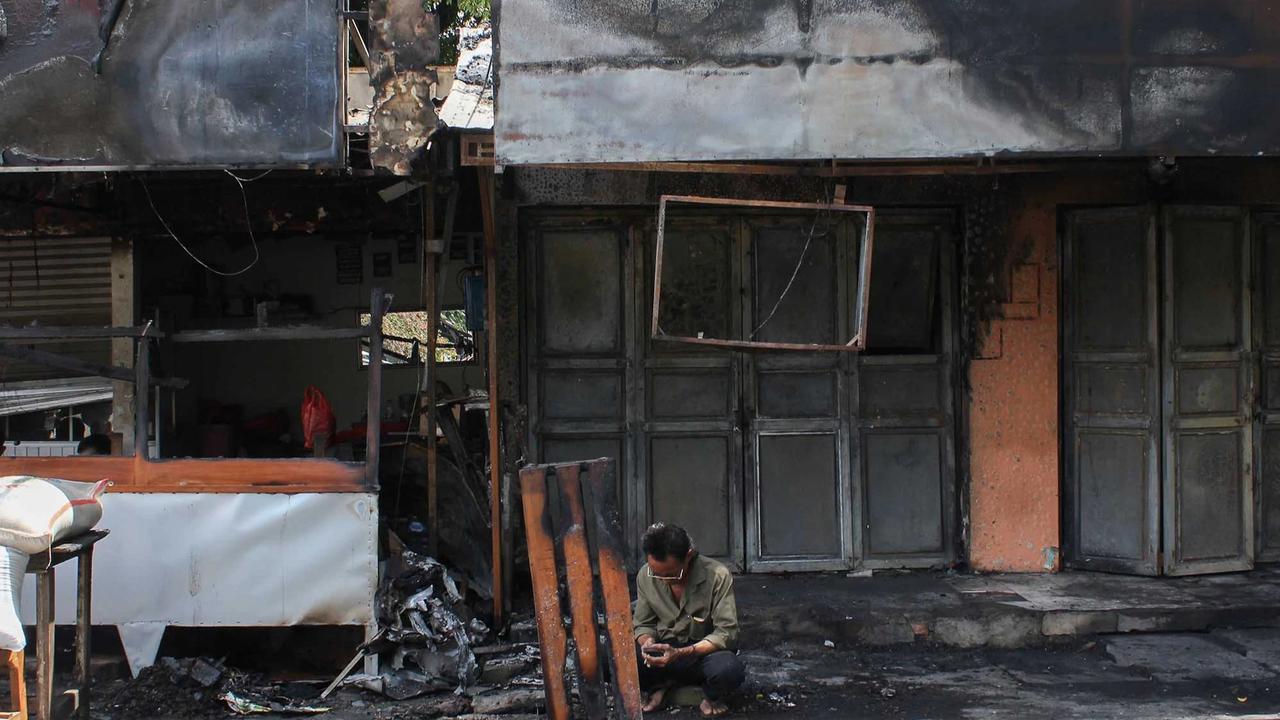 FOTO: Nasib Pedagang Kalibata Usai Sembilan Kios Dibakar Massa