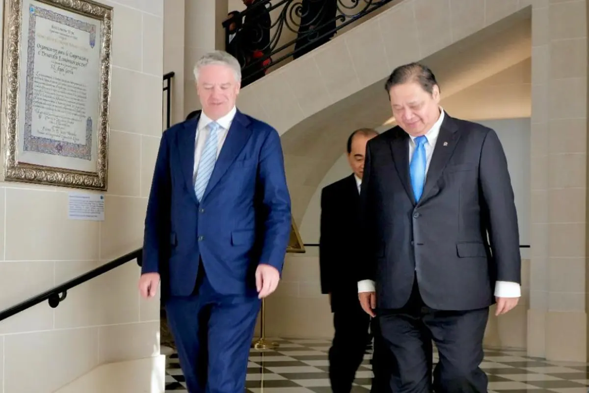 Menko Bidang Perekonomian Airlangga Hartarto bertemu dengan Sekretaris Jenderal OECD Mathias Cormann di Kantor Pusat OECD, Rabu, (5/3/2025). (Foto: ekon.go.id)