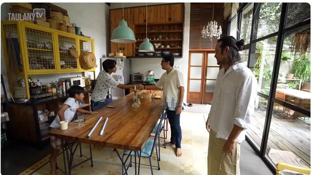 12 Potret Rumah Dwi Sasono dan Widi Mulia, Berkonsep Eco-Friendly dan Estetik Banget