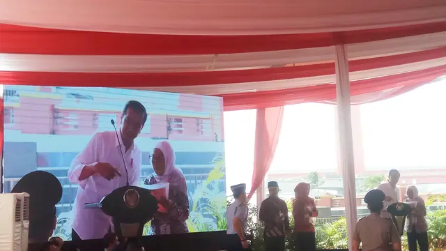 Nenek 76 Tahun Asal Palembang Bisikkan Permintaan Khusus ke Jokowi