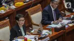 Menteri Luar Negeri, Retno Marsudi (kiri) saat menyampaikan paparan dalam rapat kerja dengan Komisi I DPR di Komplek Parlemen, Senayan, Jakarta, Kamis (31/8/2023). (Liputan6.com/Faizal Fanani)