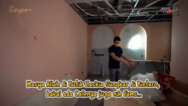 Butik baru Zaskia Sungkar di kawasan Bintaro. (Foto: YouTube/The Sungkars)