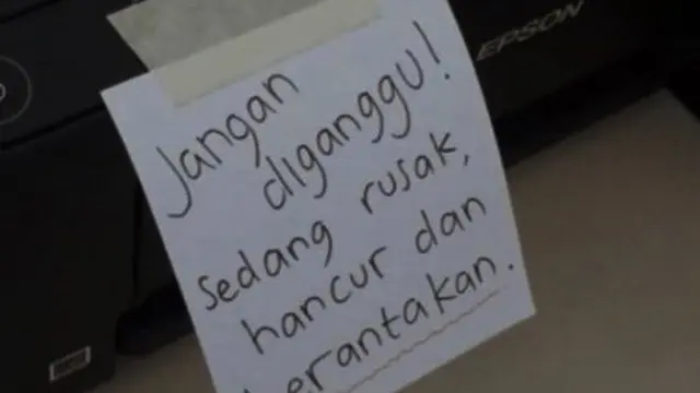 6 Pemberitahuan Barang Rusak Ini Curi Perhatian, Kocak