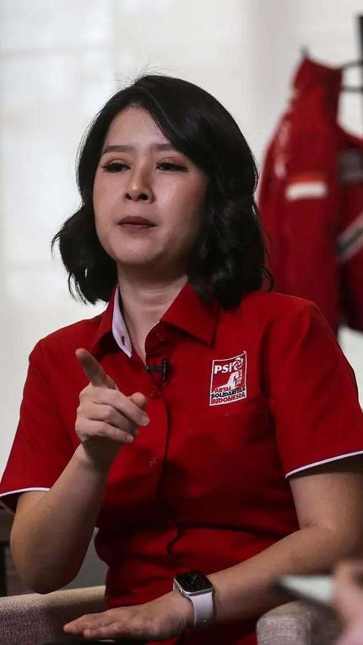 "Pertemuan dengan bapak presiden, bahasnya ya ada deh yang dibahas," kata Grace.