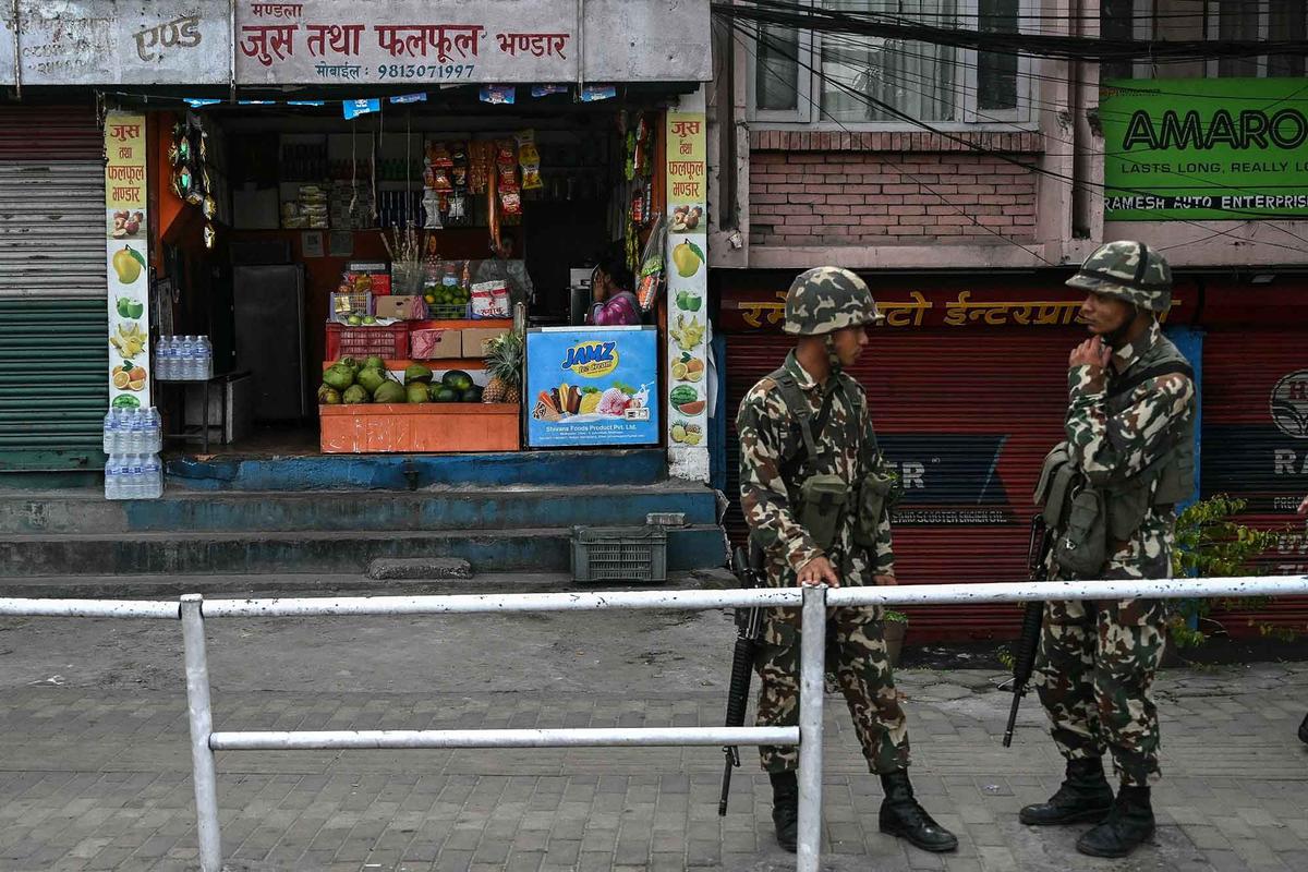 FOTO; Paska Kerusuhan Masif, Militer Nepal Berlakukan Jam Malam Nasional