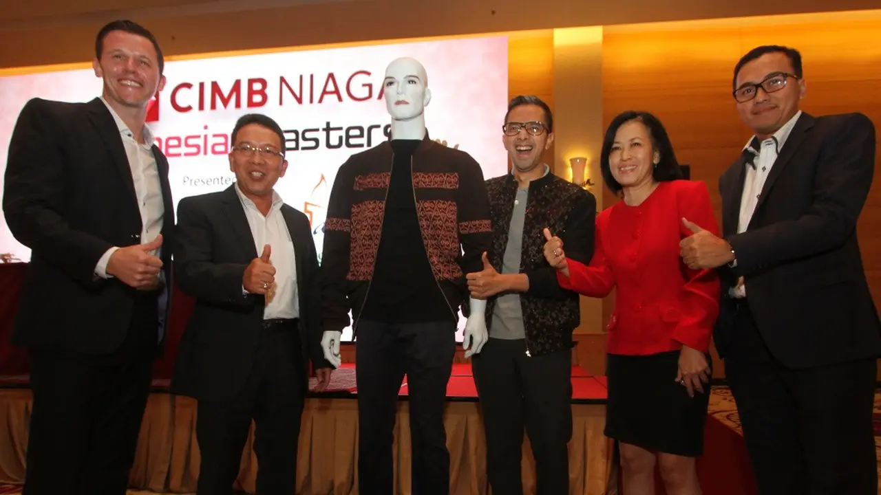 Juara Golf Indonesian Masters Dihadiahi Jaket Tenun