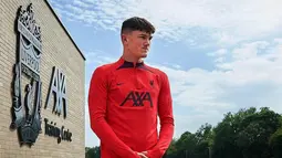 Calvin Ramsay didatangkan dari klub Liga Skotlandia, Aberdeen, dengan biaya empat juta pounds (sekitar Rp72,5 miliar). Liverpool langsung menaruh kepercayaan tinggi terhadap Ramsay yang masih berusia 18 tahun. (FOTO: instagram.com/calvin_ramsay)