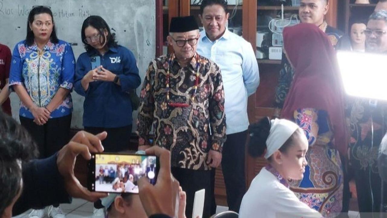 Mendikdasmen Bicara Masalah Adab Digital, Singgung Buzzer Rp Dipakai untuk Menyerang