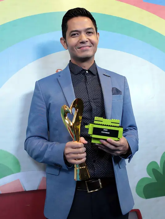 Lantas apa yang menjadi resep pasangan ini selalu tampil harmonis. Terus apa yang dilakukan Dude dua tahun menjadi seorang ayah dan suami? (Deki Prayoga/Bintang.com)