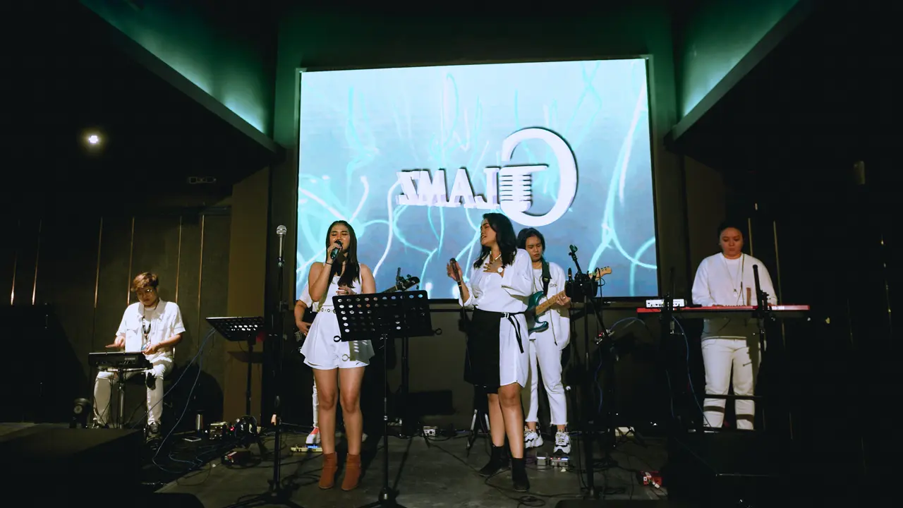 Soft Opening Glamz pada Jumat, 7 Juli 2023 dengan tema "Selecta", mengikuti konsep Throwback Anthem.