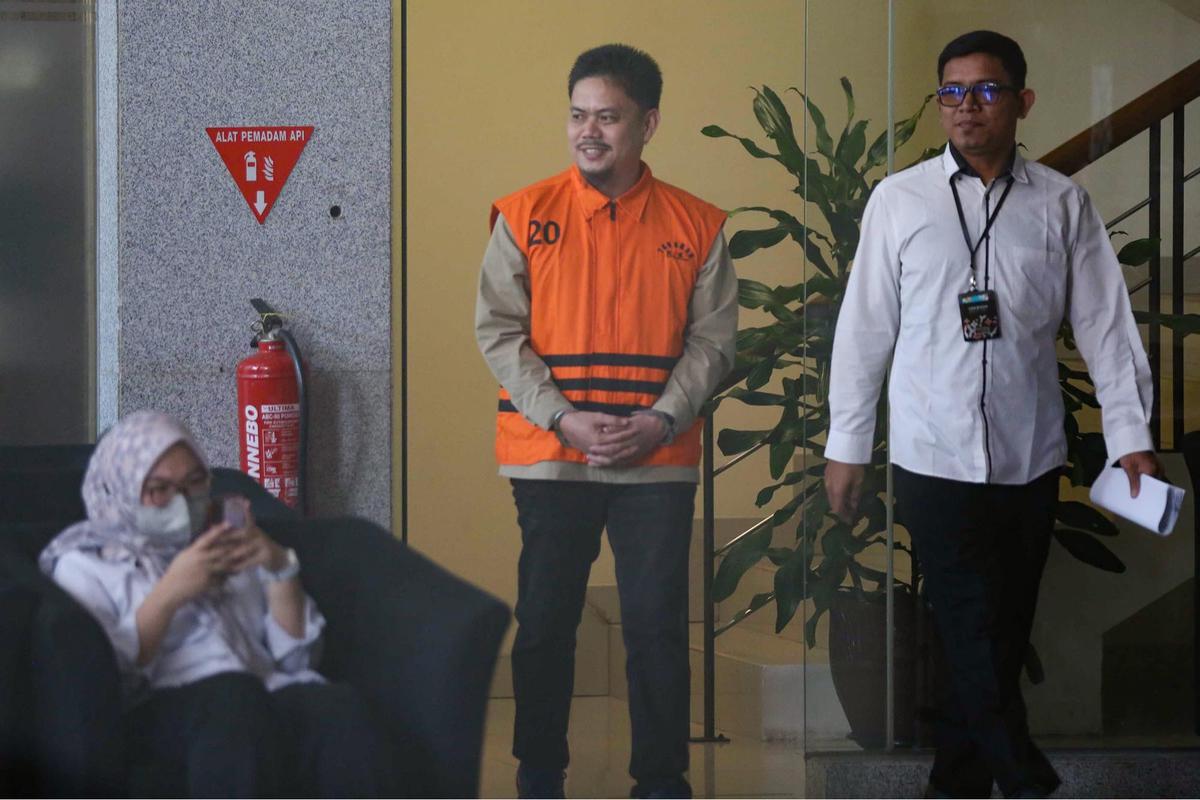 FOTO: Bupati Nonaktif Kolaka Timur Abdul Aziz Jalani Pemeriksaan KPK Terkait Korupsi RSUD