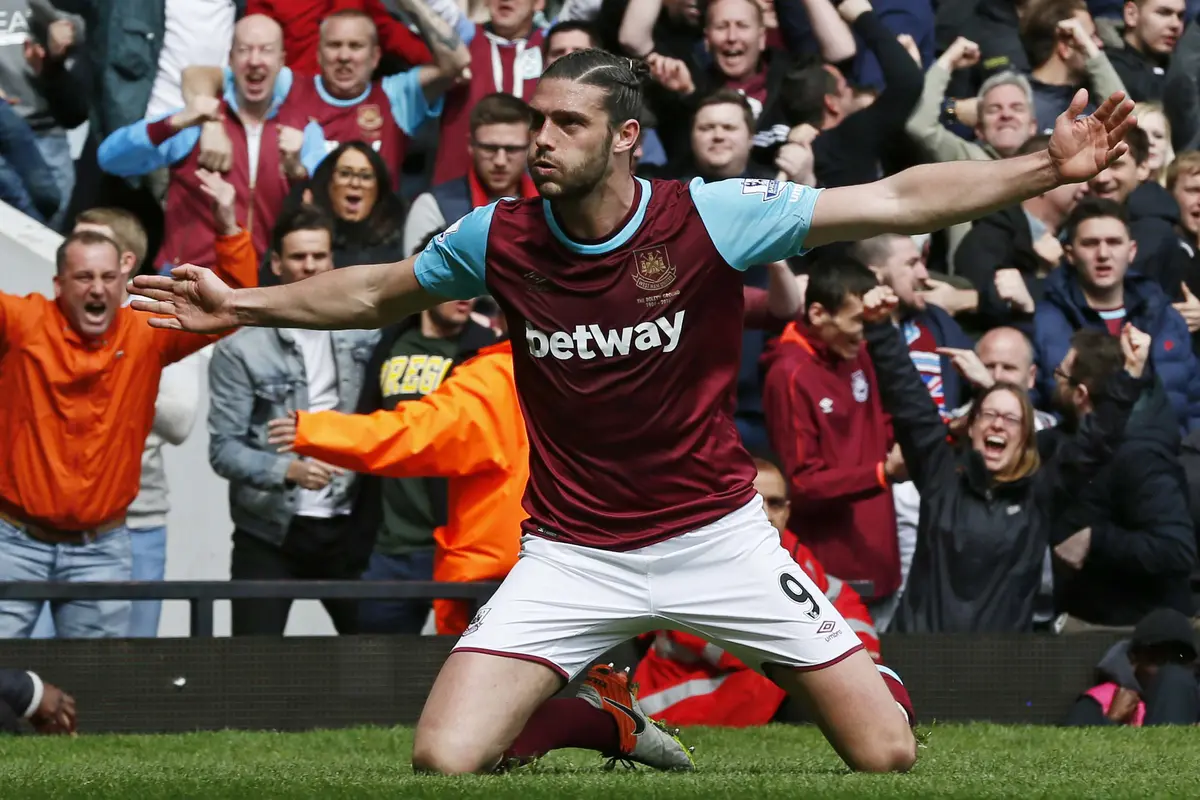 Hat-trick ke Gawang Arsenal, Carroll Pemain Terbaik Pekan Ini