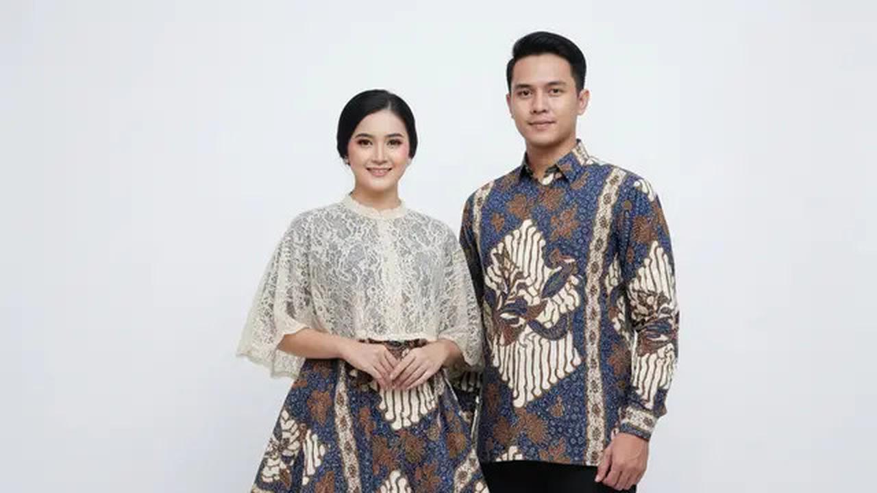 7 Model Gamis Batik Couple Brokat Elegan Keluarga Besar, Tampil Serasi dan Mewah