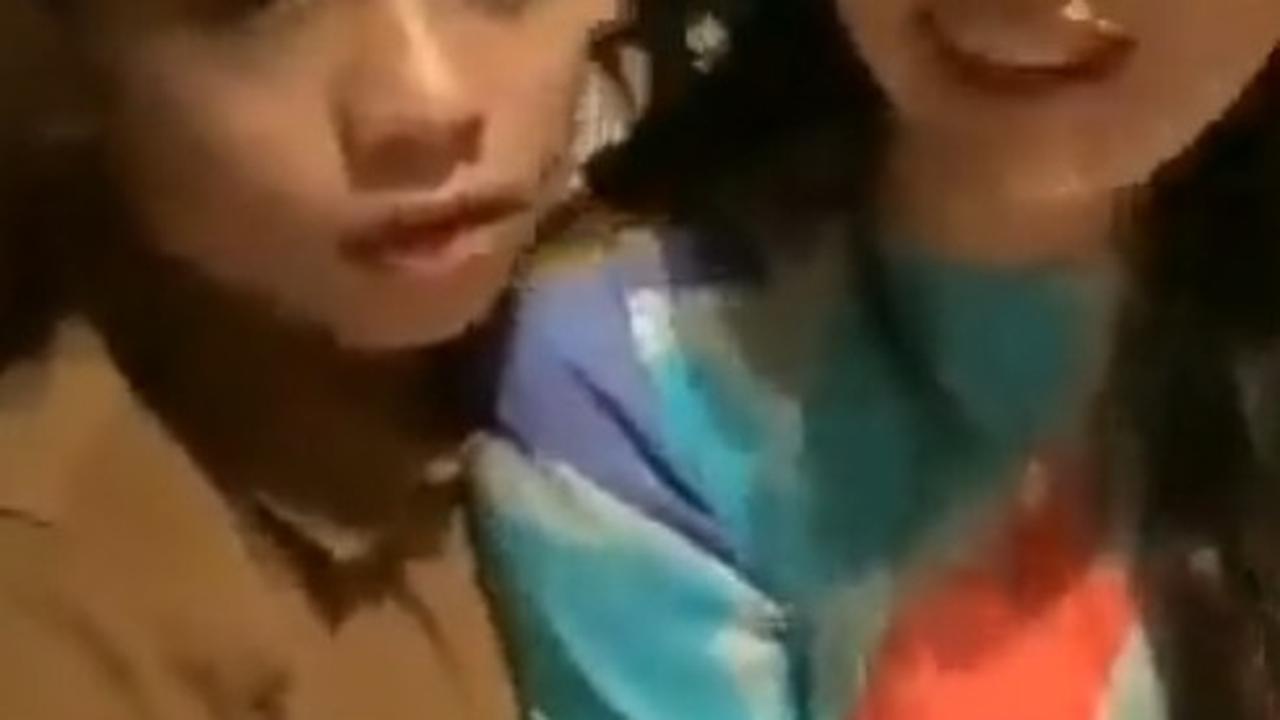 Tangan Betrand jadi Sorotan