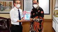 Menteri Perhubungan Budi Karya Sumadi menerima Laporan Hasil Pemeriksaan (LHP) BPK atas laporan keuangan Kemenhub Tahun 2020 yang diserahkan langsung Anggota I BPK Hendra Susanto, di kantor BPK RI, Rabu (30/6/2021).