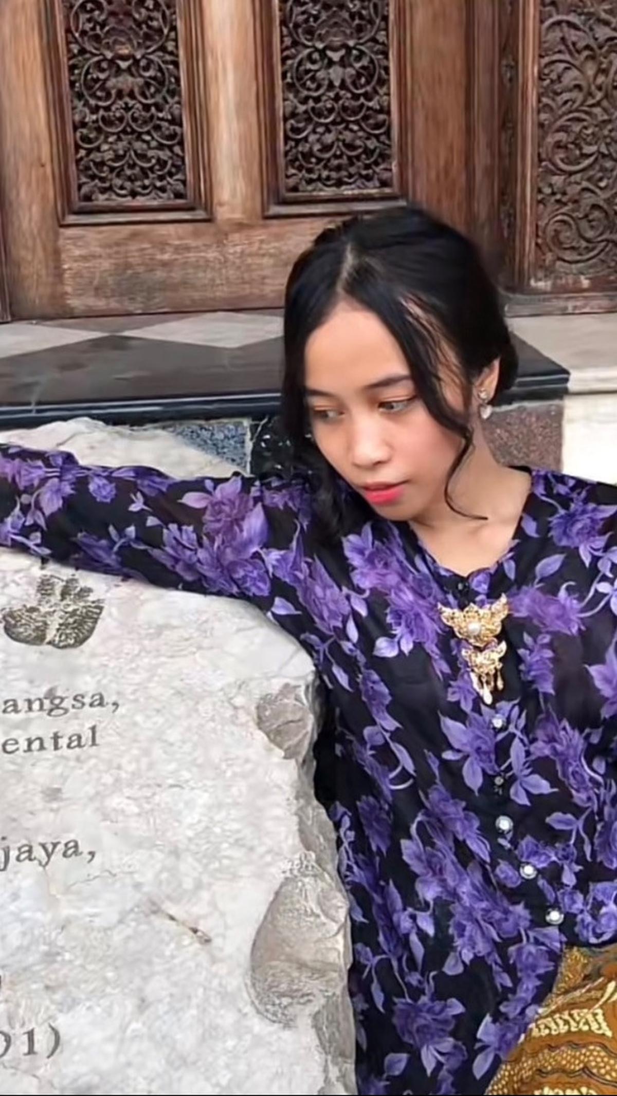 Anak mendiang Ki Joko Bodo ini juga memiliki pengalaman menjadi creative content di media. Ia juga pernah menjadi producer di Radio.