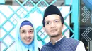 Setelah mengenakan hijab, Dimas Seto mengaku kalau istrinya terlihat lebih cantik. Inner beauty-nya semakin terpancar setelah memakai pakaian muslimah tersebut. (Andy Masela/Bintang.com)