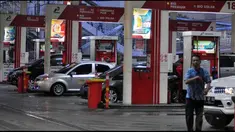 Direktur Pembinaan dan Program Kementerian ESDM, Agus Cahyono Adi menyatakan, Saat hitungan terakhir, harga Premium kita masih sepakati Rp 7.300 dan Solar Rp 6.900 per liter 