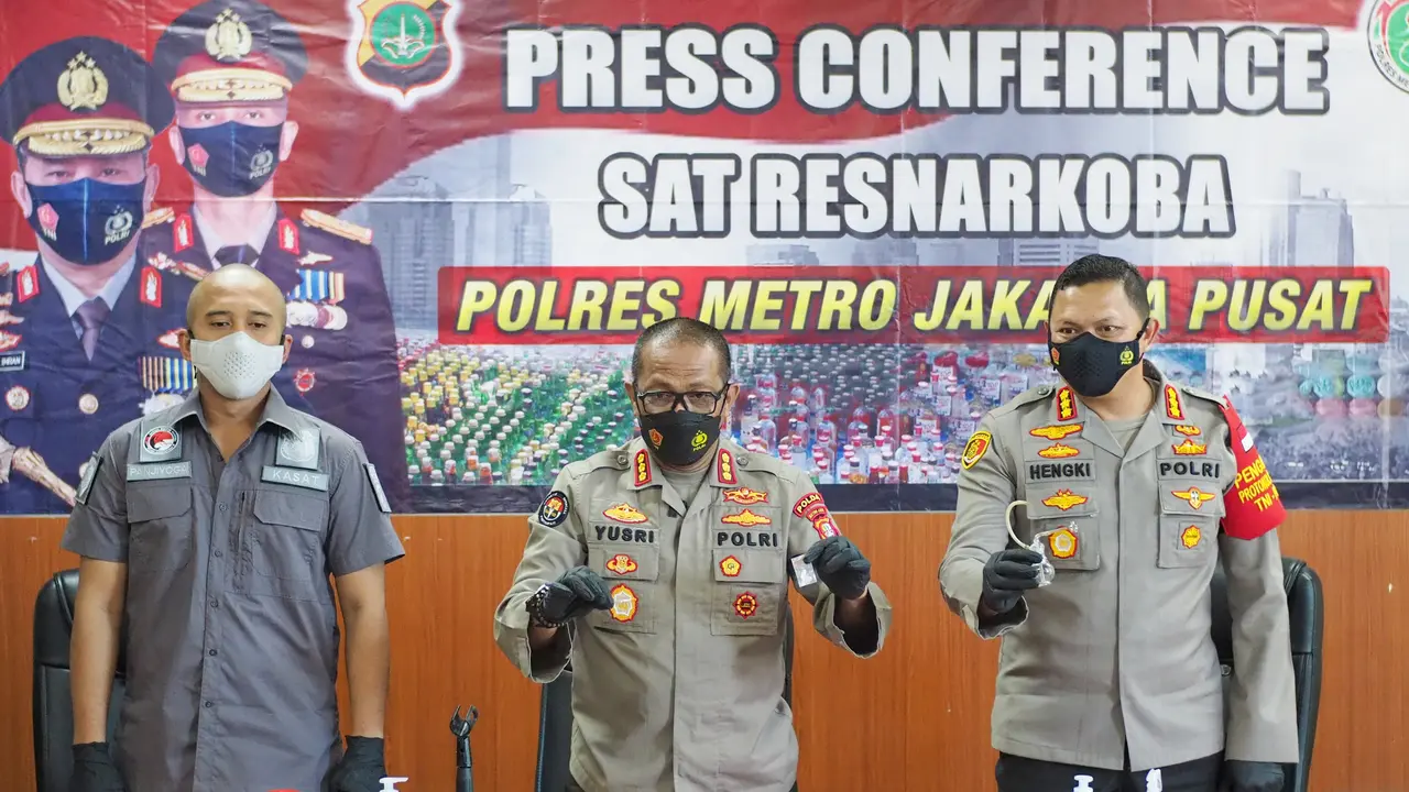 Konferensi pers mengenai Nia Ramadhani dan Ardi Bakrie