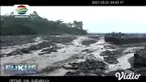 Banjir lahar dingin Gunung Semeru akibat hujan lebat menerjang Sungai Leprak, Desa Sumber Wuluh, Kecamatan Candipuro, Lumajang pada Selasa (30/3) pagi. Akibatnya puluhan warga di Dusun Bondeli terisolir, lantaran berada di seberang sungai dan tidak a...