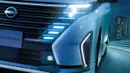 Sektor penerangan depan mobil ini sudah menggunakan lampu full LED yang menyatu dengan grill. Bagian depannya jadi terlihat meriah di malam hari karena hadirnya lampu LED stripes 3 baris, foglamp, dan garis layaknya boomerang di kanan dan kiri bumper. (Source: paultan.org)