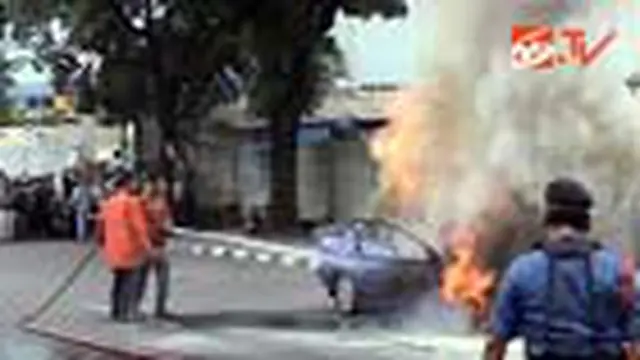 Sedan Terbakar di Salemba