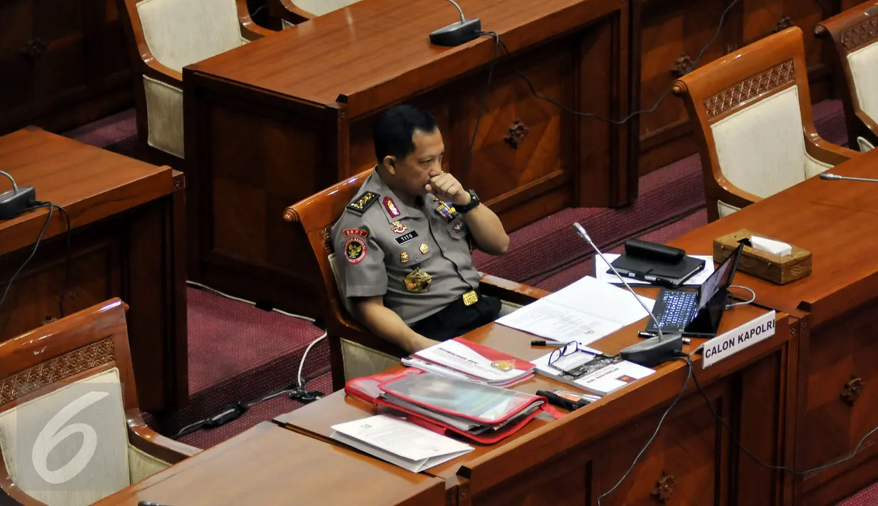 Komjen (Pol) Tito Karnavian saat mengikuti Uji Kelayakan dan Kepatutan (Fit and Proper Test) Calon Kapolri oleh Komisi III DPR, di Kompleks Parlemen, Jakarta, Kamis (23/6).(Liputan6.com/Johan Tallo)
