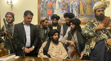 FOTO: Taliban Duduki Istana Kepresidenan Afghanistan