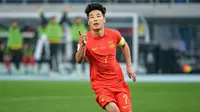 Pemain&nbsp;Timnas China, Wu Lei. merayakan golnya dalam pertandingan kualifikasi Piala Dunia FIFA 2026 zona Asia antara China&nbsp;dan Singapura di Tianjin pada 26 Maret 2024. (AFP)