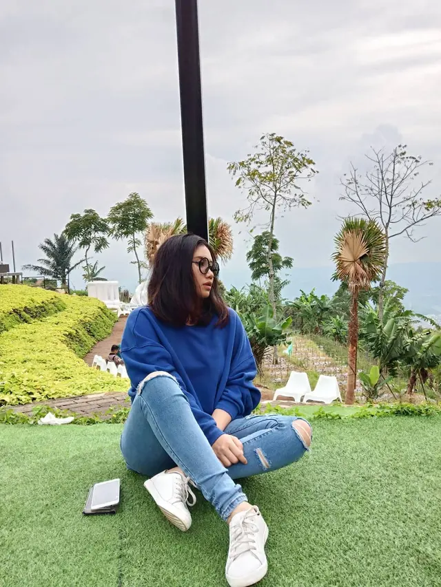 Gaya Padu Padan Jeans ala Marshella Aprilia