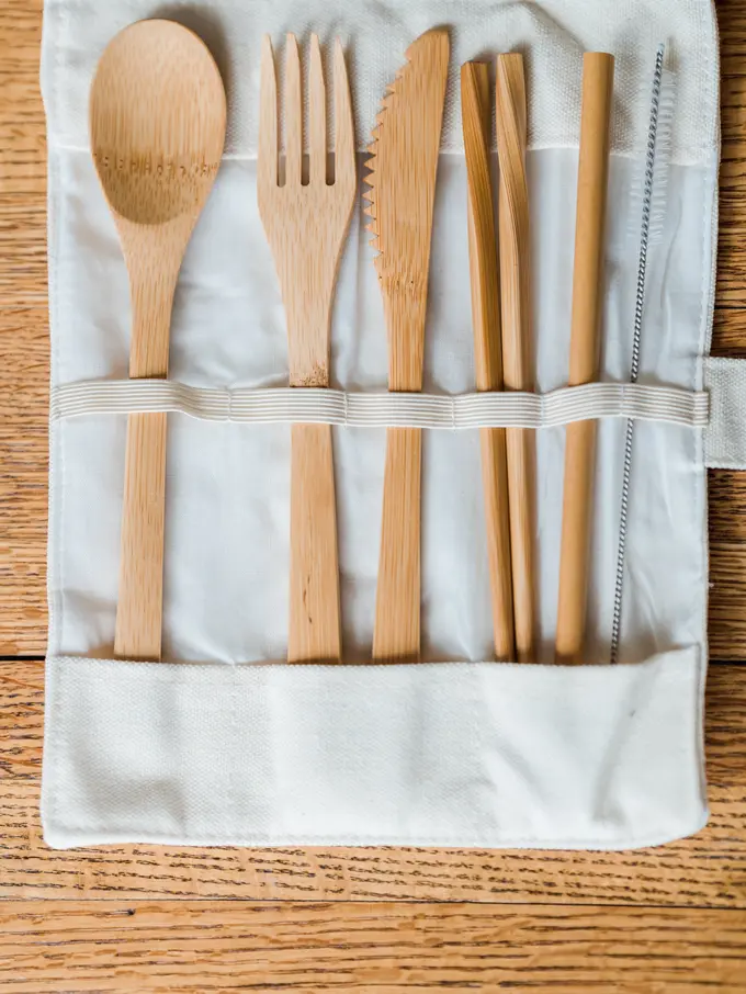 Contoh ilustrasi peralatan dapur dari bahan kayu