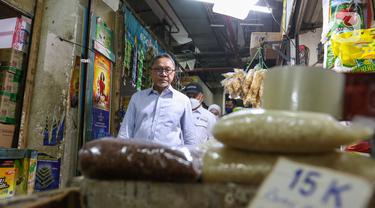 FOTO: Jelang Idul Adha, Menteri Perdagangan Zulkifli Hasan Pantau Harga Bahan Pokok di Pasar Cibubur