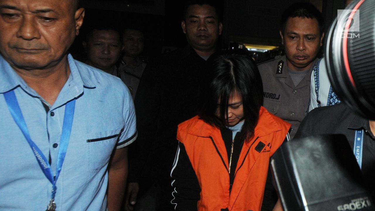 Resmi Ditahan KPK, Gabriella Yuan Ana Tutupi Wajah dengan Rambut