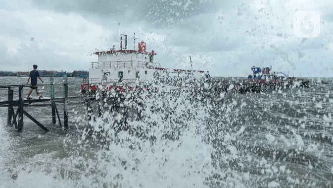 BMKG opozoril pred visokimi valovi v indonezijskih vodah