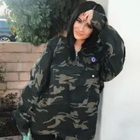 Kylie Jenner kini tengah menjalani perannya sebagai seroang ibu. Dan si bungsu keluarga Kardashian ini ternyata sangat telaten! (instagram/kyliejenner)
