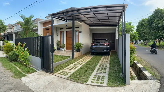 Inspirasi Carport Berlantai Grass Block yang Cocok untuk Rumah Modern Minimalis Model Pola Memanjang