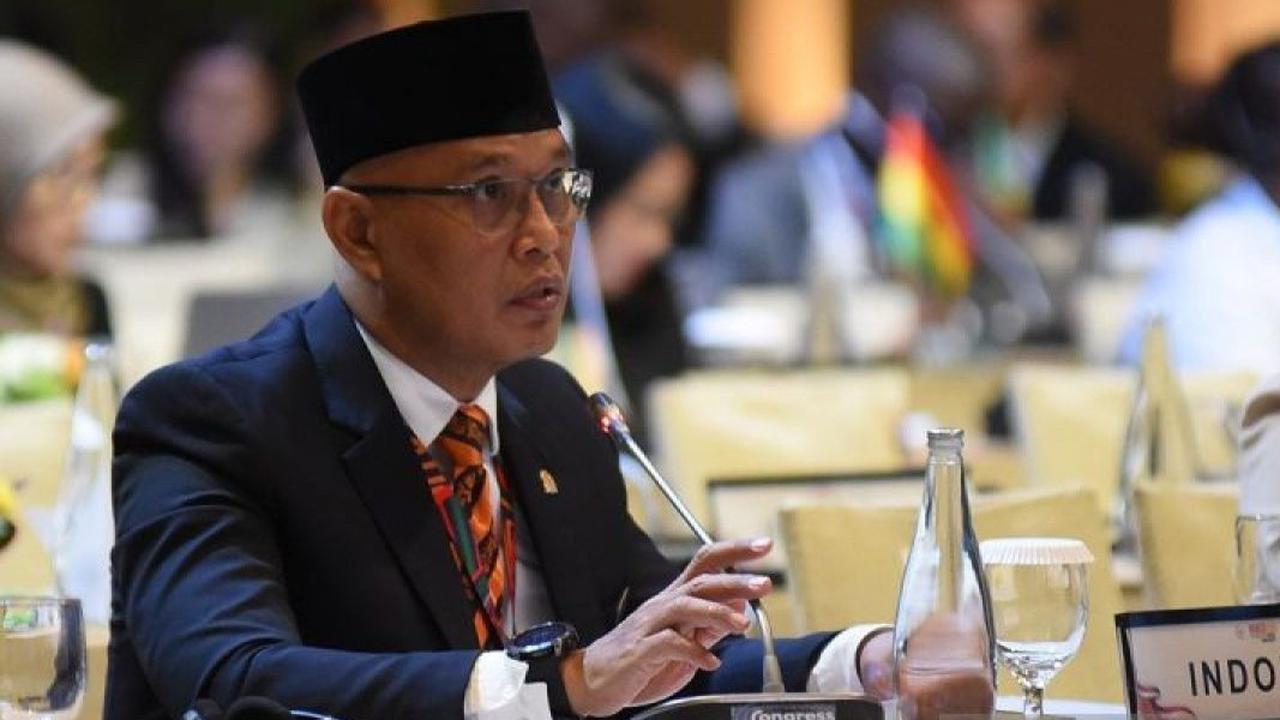 VIDEO: DPR Ngegas Skak Menteri Meutya: Cina Bikin Deepseek, Kita Masih Sibuk Judol & Pinjol