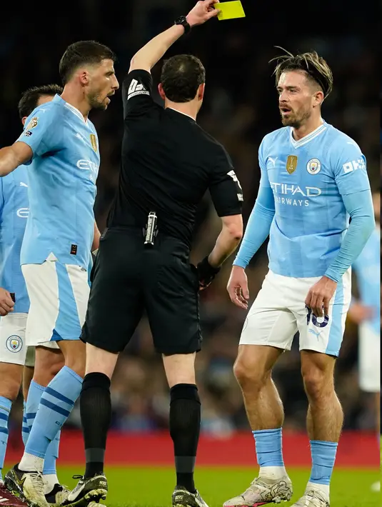 Kemenangan atas Aston Villa menjaga asa Manchester City dalam perburuan gelar juara Liga Premier 2023/2024. (AP Photo/Dave Thompson)