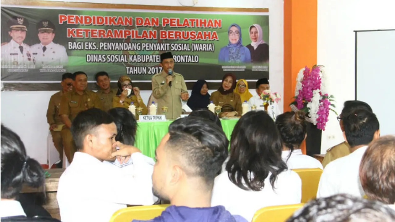 Jurus Jitu Pemkab Gorontalo Mengembalikan Jati Diri Waria