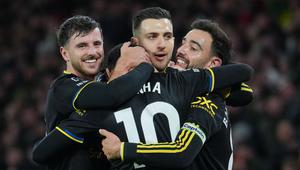 Bruno Fernandes dan Mason Mount menjadi dua pilar utama Setan Merah saat taklukkan Wolverhampton Wanderers. Keduanya mampu tampil apik dan membawa MU berjaya di Molineux Stadium. (AP Photo/Dave Shopland)