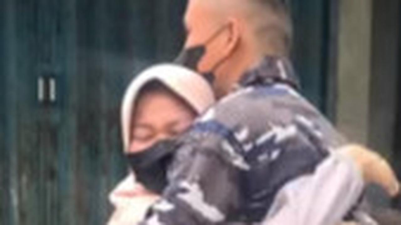 Diurus dari Kecil, Kakak Perempuan Ini Bahagia Sang Adik Pulang Pakai Seragam Loreng TNI AL
