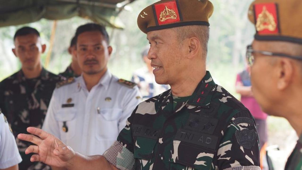 Danpussenarmed Tinjau Kesiapan Latihan Yonarmed 20 di Kupang: Meriam Caesar Siap Gempur