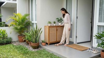 6 Solusi Mengurangi Debu yang Masuk ke Rumah dari Teras Depan, Panduan Lengkap & Praktis